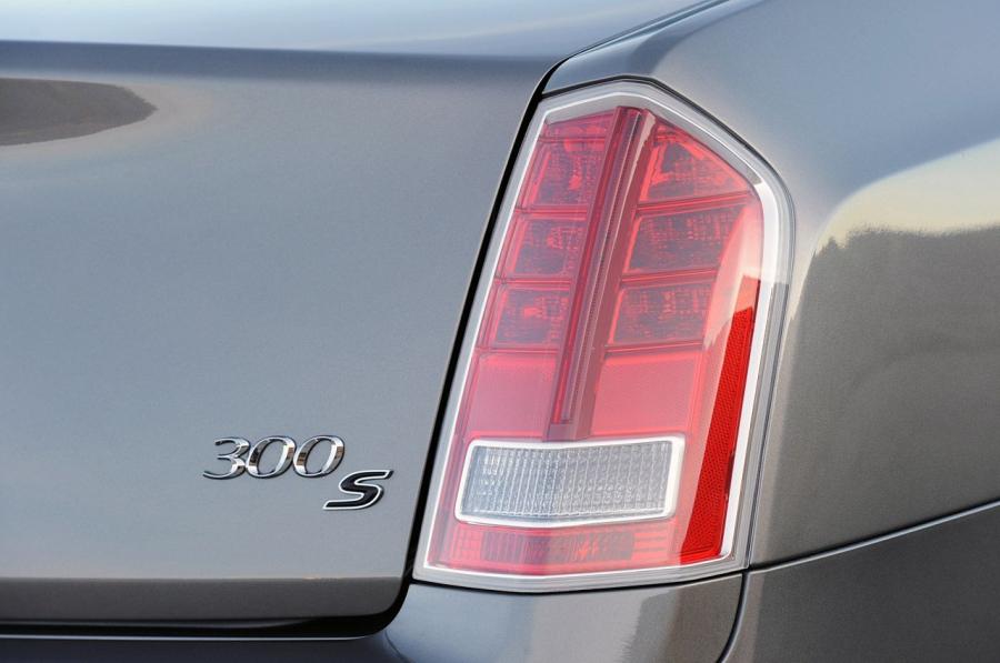  Chrysler 300C S 2012 года  (фото 34 из 46)